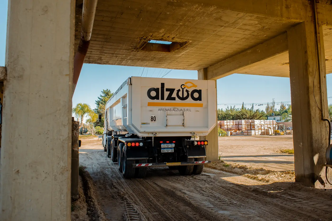Flota de camiones de Arenas Alzua