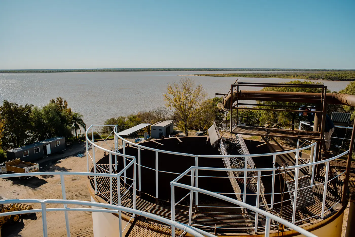Predio de Arenas Alzua sobre el Río Paraná